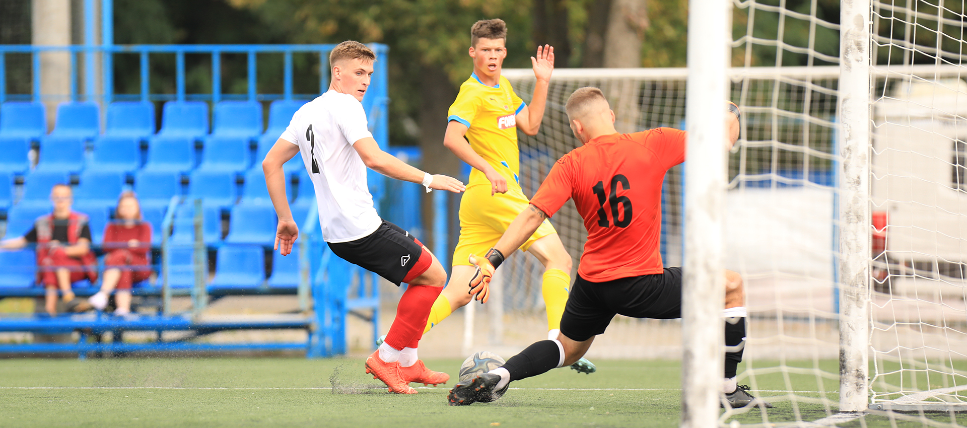 Вадим Киселев сыграл за юниорскую (U-19) сборную Беларуси в победном поединке с Грецией